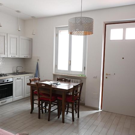 N080 - Numana, Bilocale Con Terrazzo In Centro Apartment Sirolo Ngoại thất bức ảnh