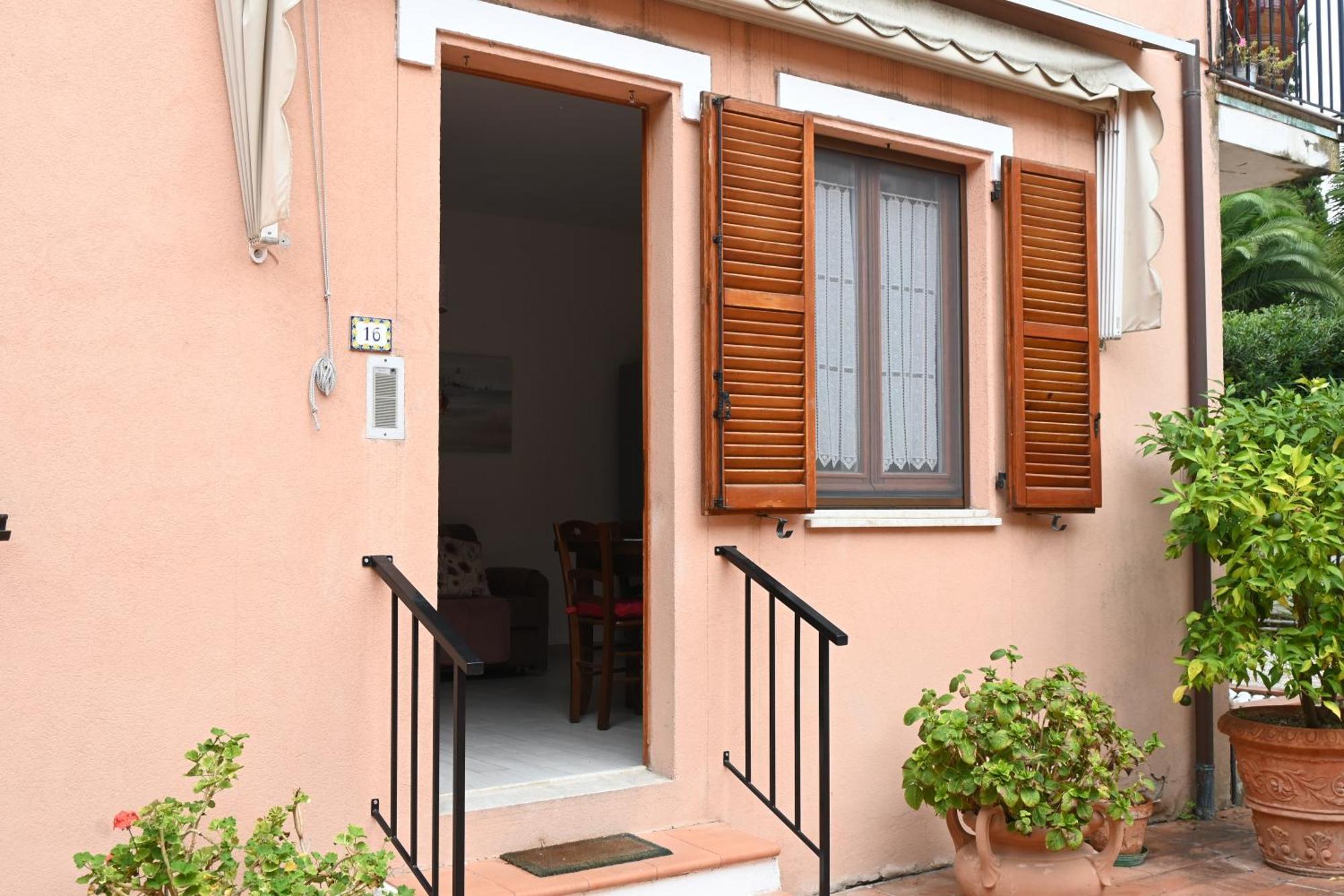 N080 - Numana, Bilocale Con Terrazzo In Centro Apartment Sirolo Ngoại thất bức ảnh